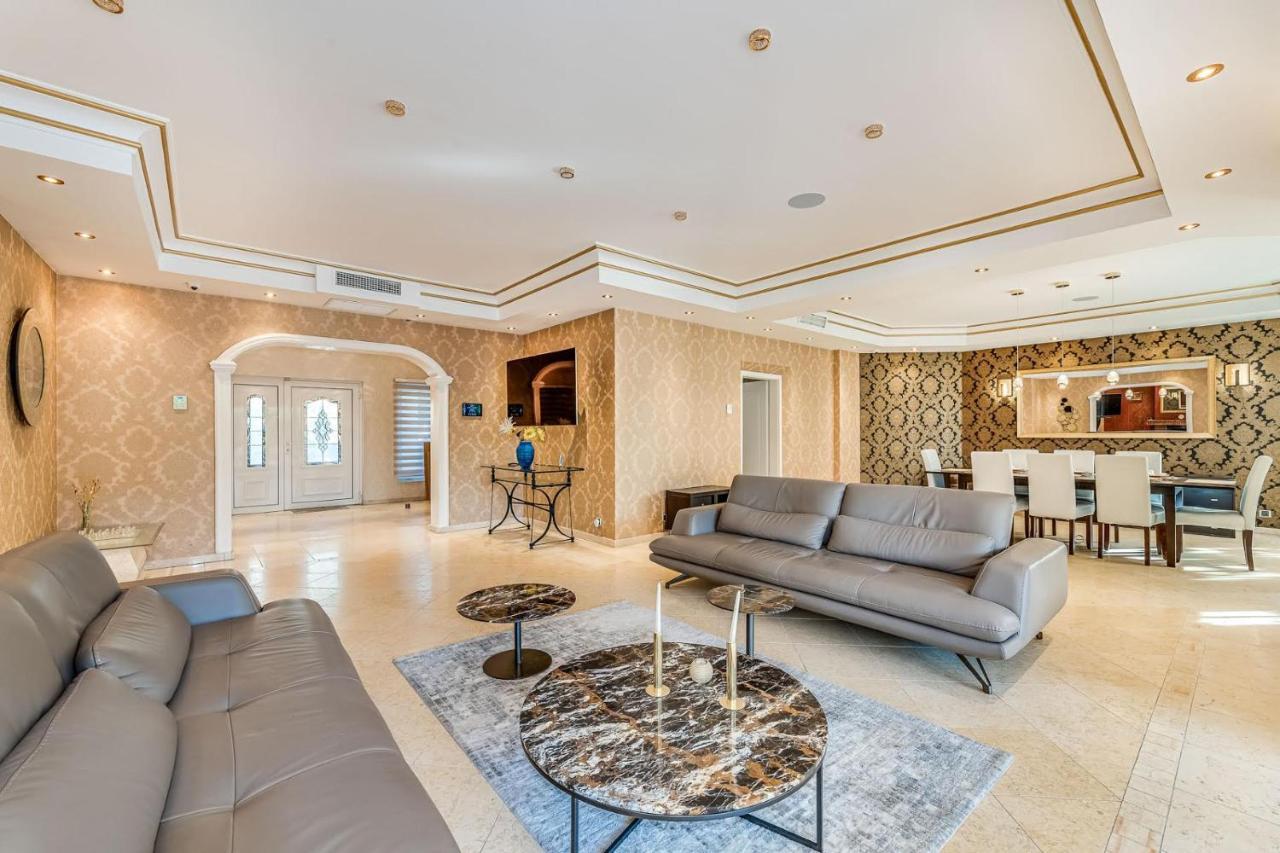 Villa Svim, Walking Distance To The Beach! マルベーリャ エクステリア 写真