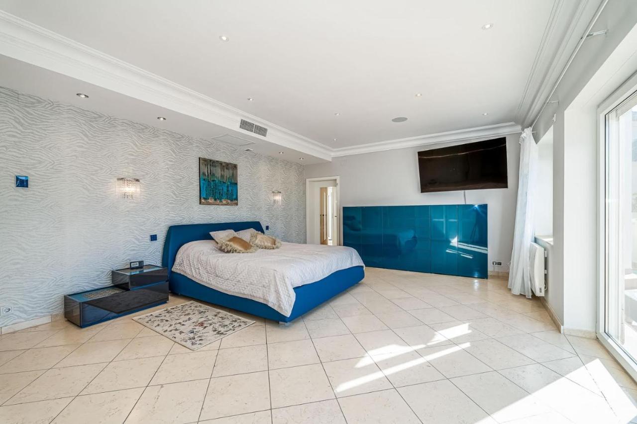Villa Svim, Walking Distance To The Beach! マルベーリャ エクステリア 写真