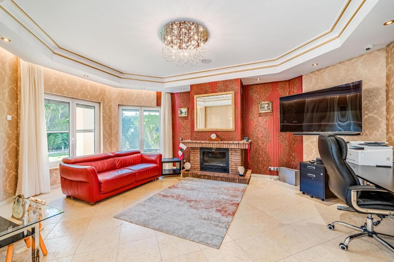 Villa Svim, Walking Distance To The Beach! マルベーリャ エクステリア 写真