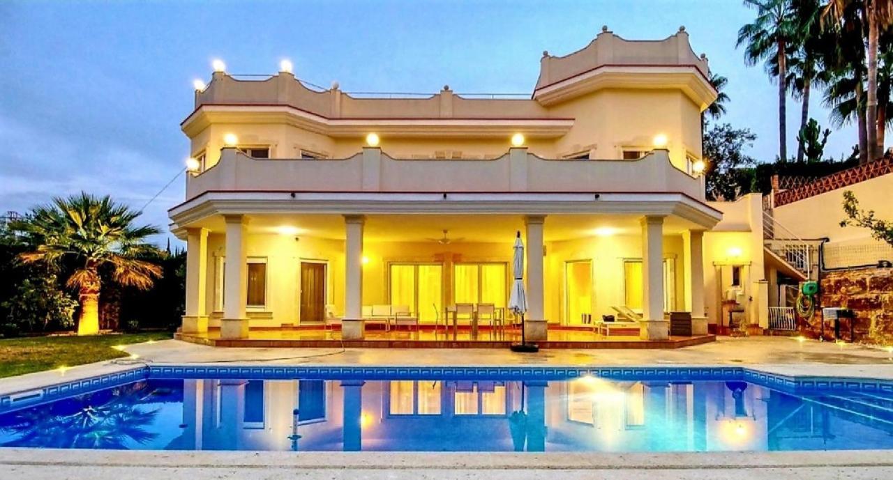 Villa Svim, Walking Distance To The Beach! マルベーリャ エクステリア 写真