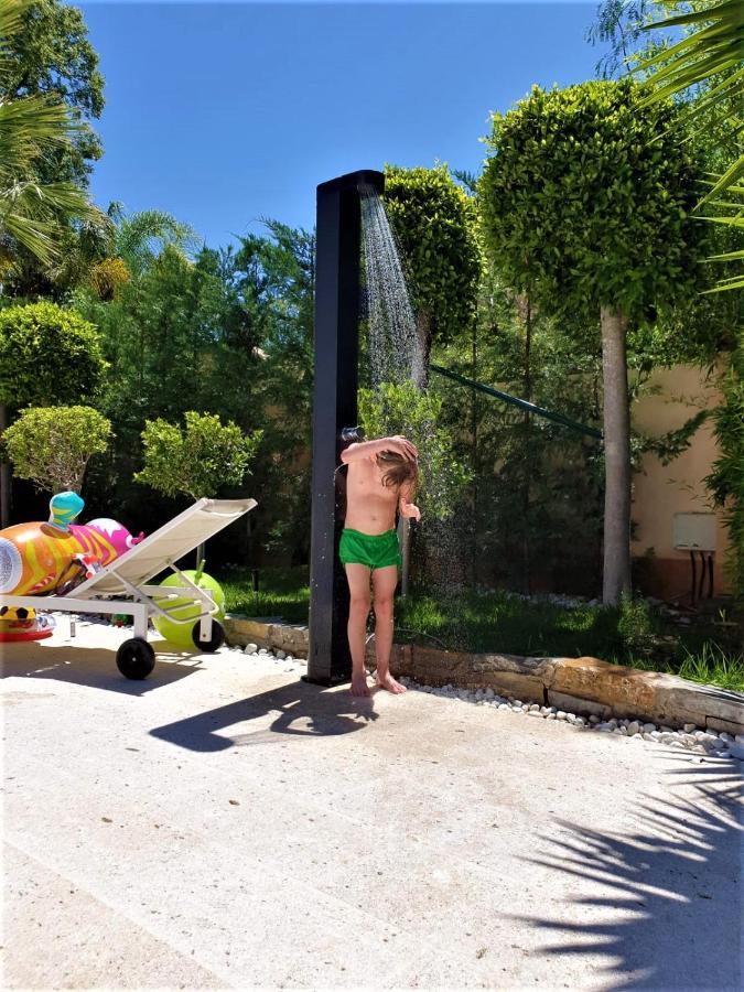Villa Svim, Walking Distance To The Beach! マルベーリャ エクステリア 写真