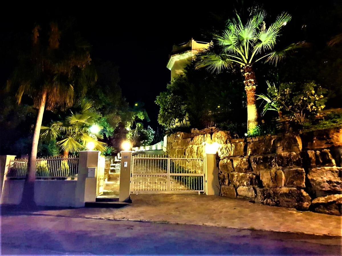 Villa Svim, Walking Distance To The Beach! マルベーリャ エクステリア 写真